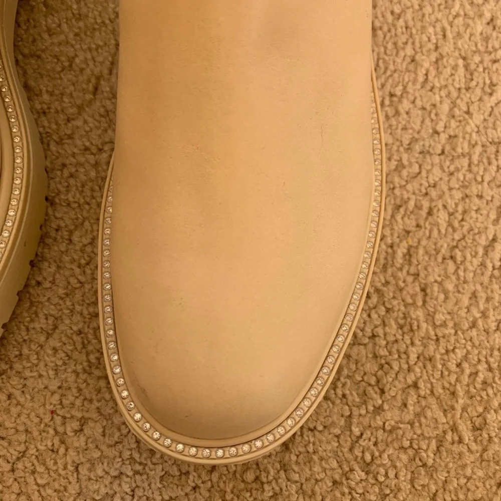 Boots - Picture 4 of 6